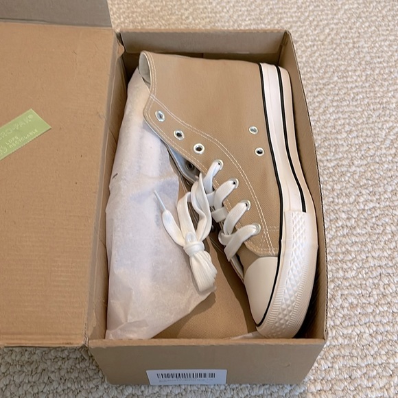 BRAND NEW Jenn Ardor Sneakers.  Size 7, high tops in khaki, flats in red size 7 - Picture 4 of 7